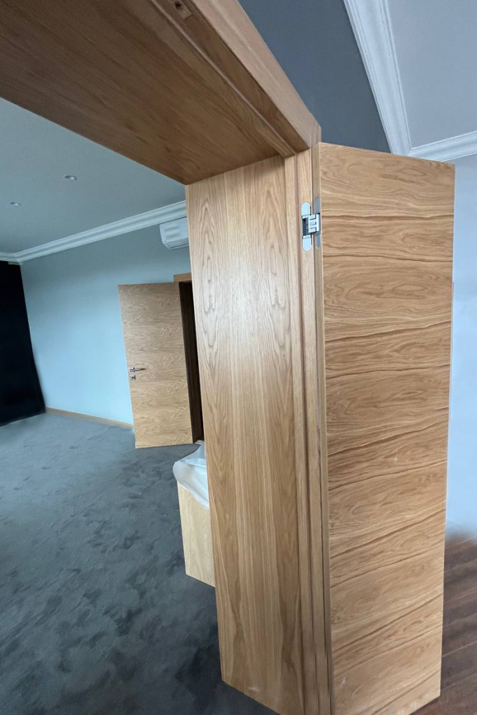 Петли и дверь Петли и дверь